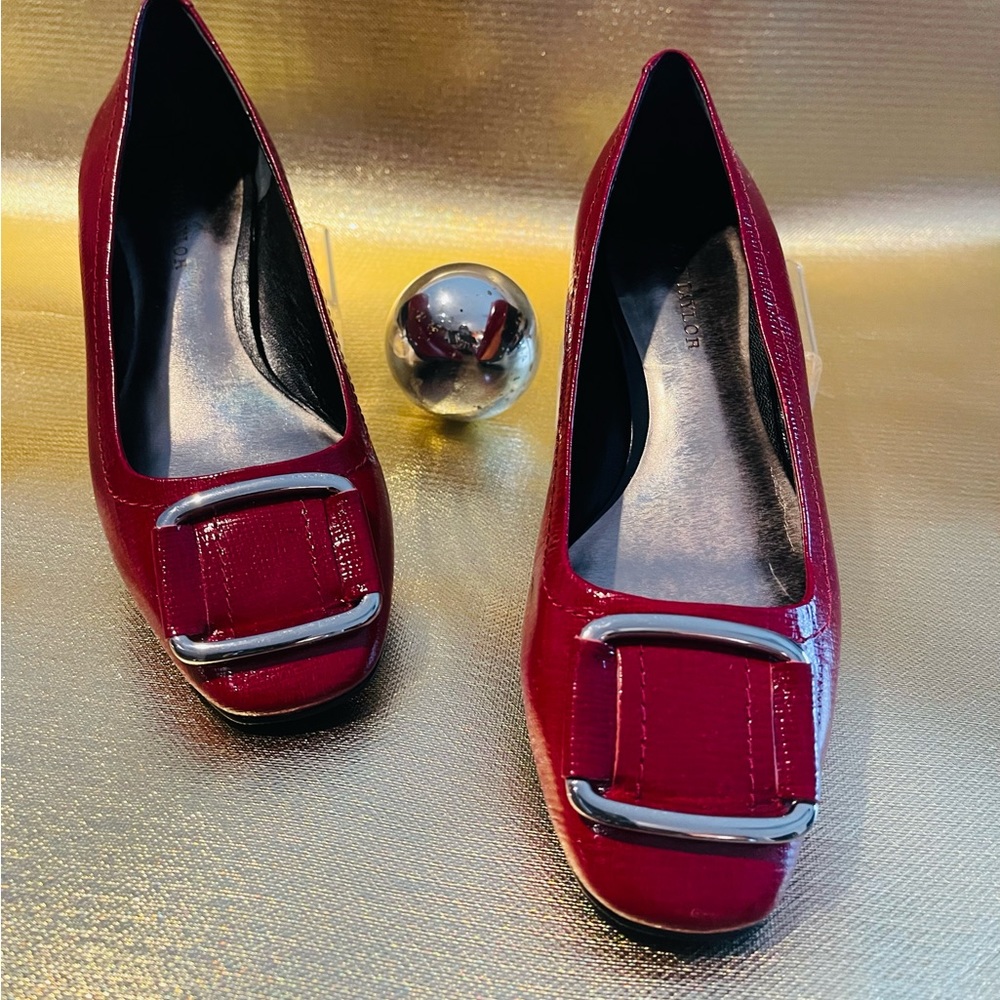 ANN. TAYLOR LEATHER FLATS-Red